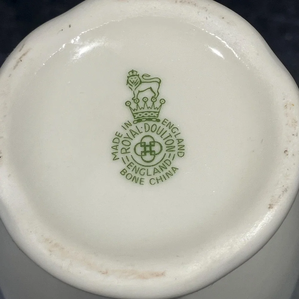 Vtg Royal Doulton Fine Bone China Bud Vase Scalloped Edge Gilded Accents